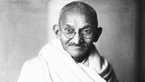 Quel est le véritable prénom de Gandhi sachant que Mahatma signifie "grande âme" ?