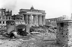 Quem chegou primeiro em Berlim, no fim da Segunda Guerra Mundial ?