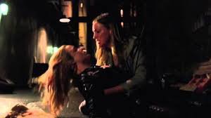 Dans quelle saison de Arrow meurt Sara ?