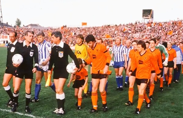 En 1987, l'IFK Göteborg remporte sa seconde finale de Coupe UEFA, cette fois face à....