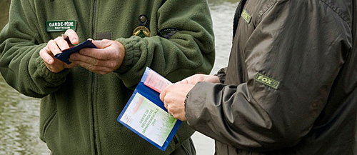 En cas de contrôle, la non présentation de la carte de pêche entraine t'elle une amende ?