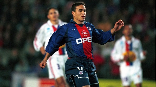 Laurent Robert a participé a l'euro 2000 avec les bleus.