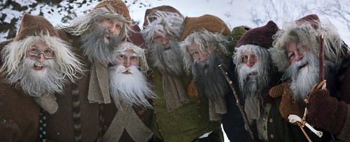 Les "Jolasveinar" sont 13 joyeux trolls farceurs qui se promènent dans les rues et visitent les maisons, en costumes traditionnels 13 nuits avant Noël. De quel pays cette tradition est-elle originaire ?