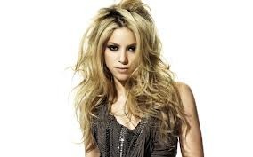 Shakira parle plusieurs langues. Lesquelles ?