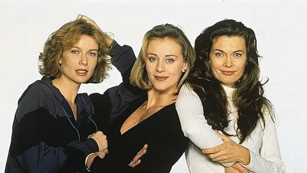 Laquelle n'était pas l'une des 3 "filles d'à-côté" ?