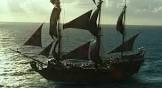Quelle est la spécificité du navire le Black Pearl dans Pirates des Caraïbes ?