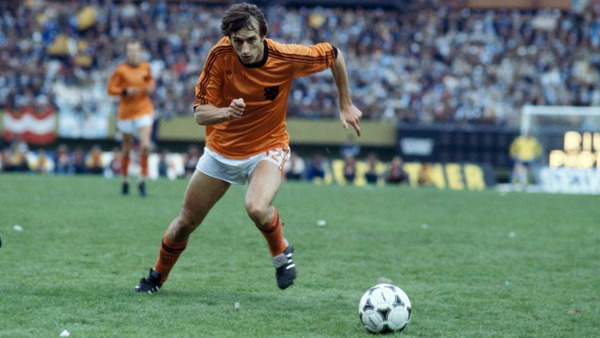 En forme durant ce Mondial avec 5 buts inscrits dans la compétition, dans quel club européen Robert Rensenbrink est-il à cette époque un joueur ?