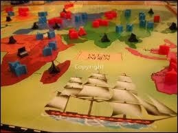 Comment s'appelle ce jeu de stratégie divisé en 42 territoires et 6 continents ?