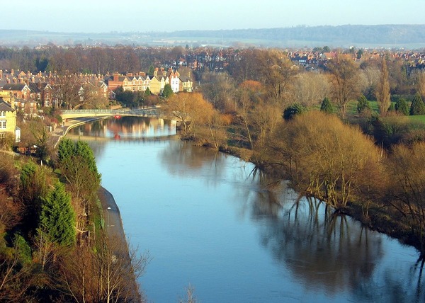 Avec 354 km, quel est le fleuve le plus long du Royaume-Uni (devant la Tamise, 346 km) ?