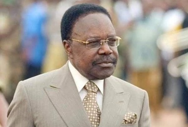 Omar Bongo fut président du Gabon jusqu'à sa mort en 2009, qui lui a succédé ?