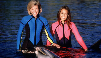 Jessica Alba a été kidnappée sur le tournage de Flipper le dauphin !