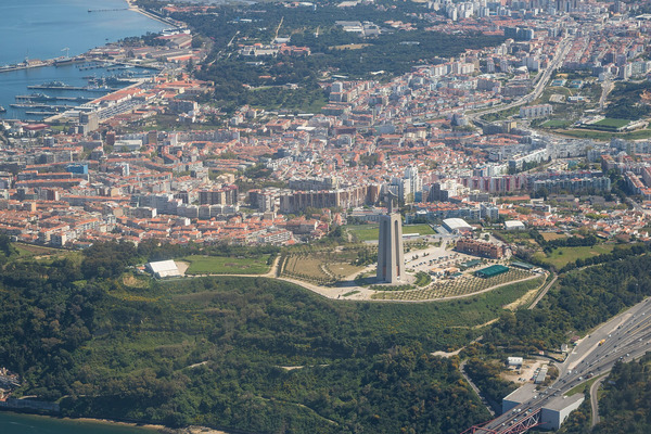 Quelle est cette ville portugaise dans laquelle Luís Figo est né en 1972 ?