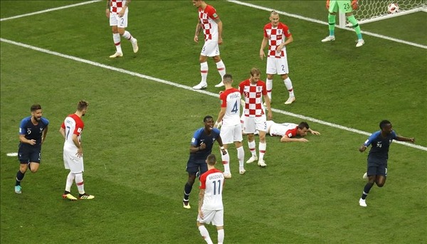 A la 18e minute, quel malheureux croate inscrit un but dans son propre camp ?
