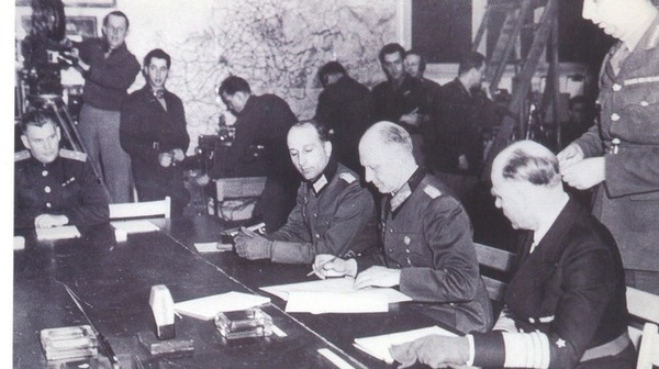 La capitulation allemande est signée le 8 mai 1945.