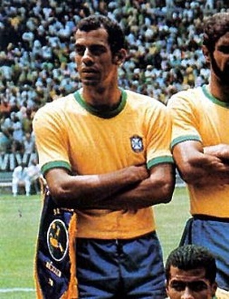 Il est le capitaine brésilien lors ce tournoi, qui est-ce ?