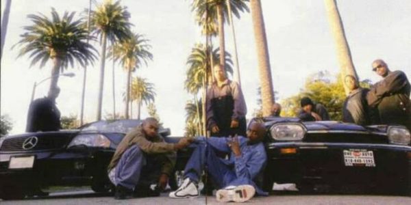 Quel modèle de Fila portait Tupac sur une photo du livret de l’album «All Eyez on me» en 1996 ?