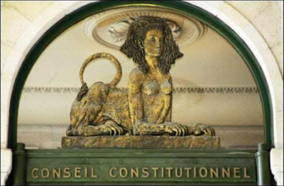 En quelle année le Conseil constitutionnel intègre-t-il, au "bloc de constitutionnalité", le préambule de la Constitution de 1958 ?