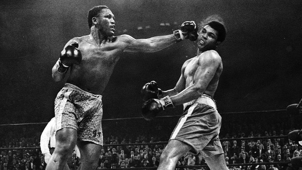 Qui est opposé à Mohammed Ali sur cette image ?