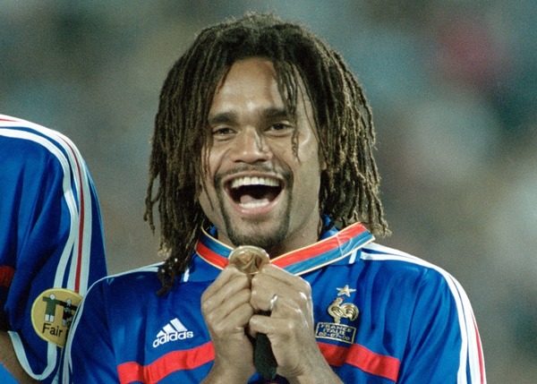 Il fait partie de l'effectif français qui remporte l'Euro 2000. Lors de ce tounoi, à combien de matchs a-t-il participé ?