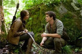Que propose Gale à Katniss au début du livre ?