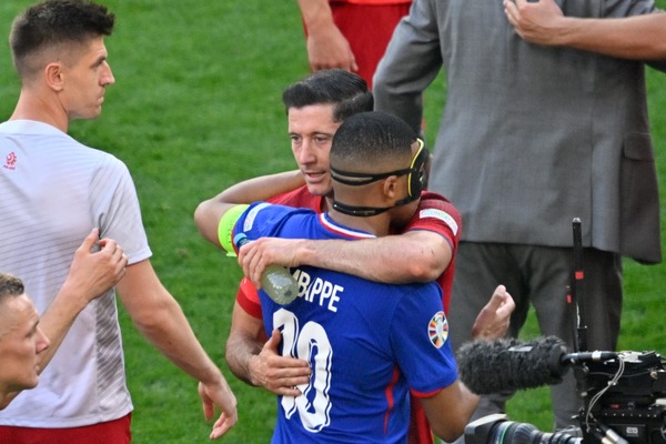 Lors du match nul (1-1) entre la France et la Pologne, Kylian Mbappé et Robert Lewandowski ont tous les deux marqué.....