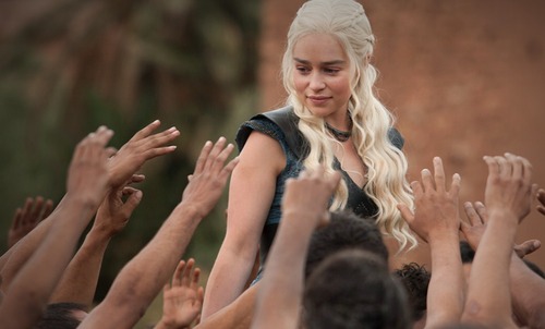 Quel est le surnom donné à Daenerys par les esclaves ?