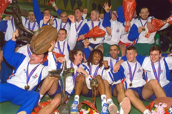 En 1995, qu'est-ce que l'équipe de France de Handball a remporté pour la première fois ?