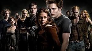Quelle actrice interprète Alice Cullen dans la saga "Twilight" ?