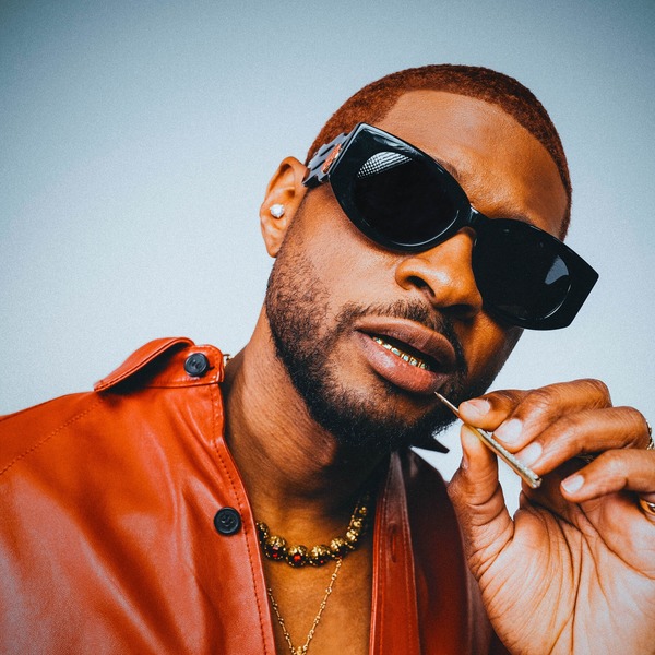Qui est cet artiste à qui l'on doit entre autres le tube "Hey Daddy" ?