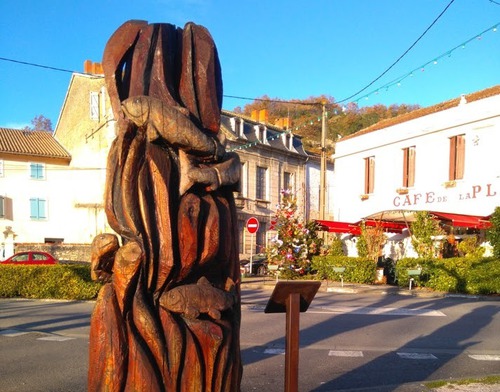 Une stèle en hommage à des pêcheurs de truite de renom a été inaugurée en 2013 dans le Comminges. Dans quel village ?