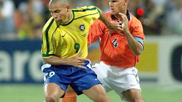 Les hollandais sont éliminés par les brésiliens en demi-finale au terme des tirs aux but. Quel était le score à l'issue des prolongations ?