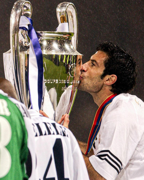 En 2002, contre qui remporte-t-il la finale de la LDC ?