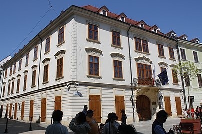 V ktorom bratislavskom paláci sídli Francúzske veľvyslanectvo?
