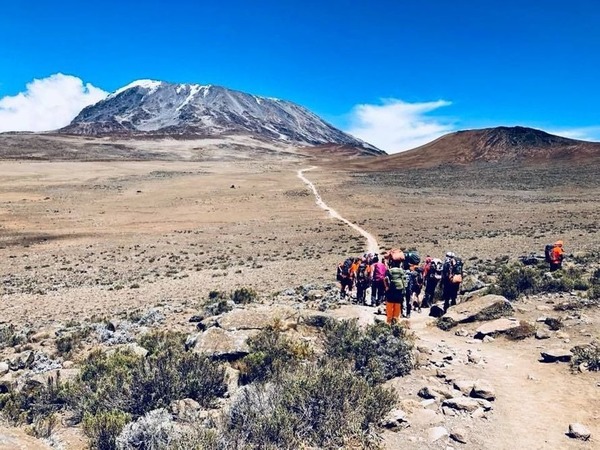 A quelle altitude culmine le Kilimandjaro, sommet le plus haut du continent ?