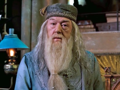 Quel est le nom complet de Albus Dumbledore ?