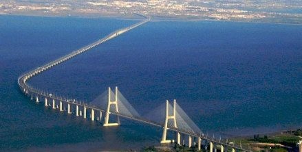 Dans quelle ville le pont Vasco da Gama a-t-il été construit ?