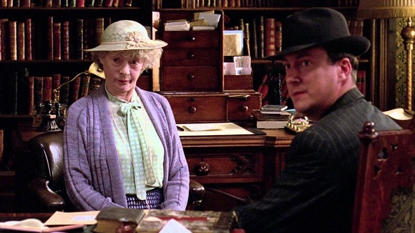 Dans quelle anquête d’Agatha Christie Miss Marple apparaît-elle pour la première fois ?