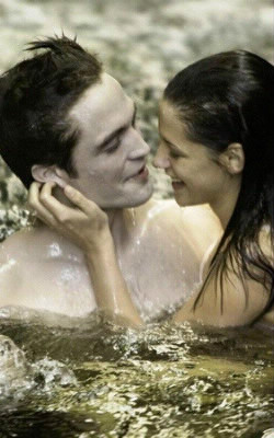 Pour la lune de miel Edward emmène Bella où ?