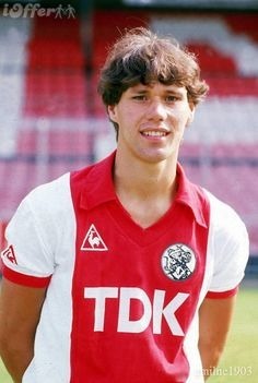 Avec l'Ajax, que remporte-t-il en 1983 ?