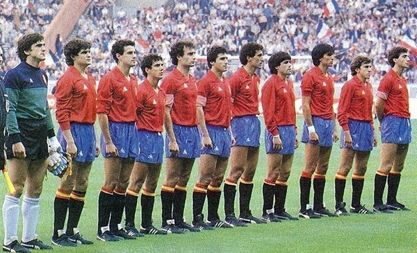 Le 27 juin 1984 au Parc des Princes, l'Espagne se présente donc face aux français pour la finale de cet Euro. Dans son histoire, les espagnols ont déjà remporté ce trophée.