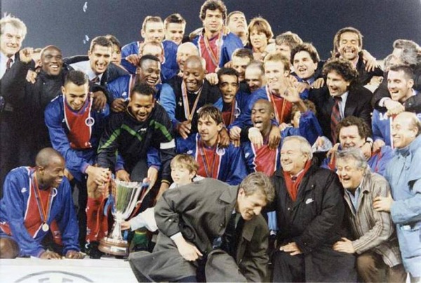 Quel trophée européen est remporté par le PSG en 1996 ?