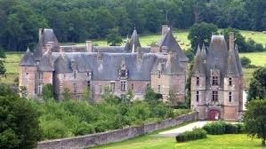 Dans quel département se trouve le château de Carrouges ?