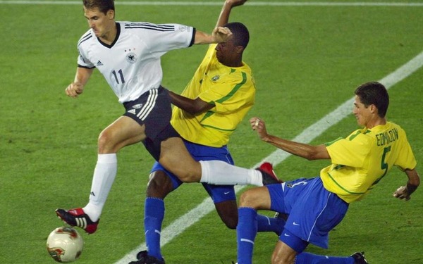 Quelle équipe de foot a remporté la Coupe du Monde de 2002 ?