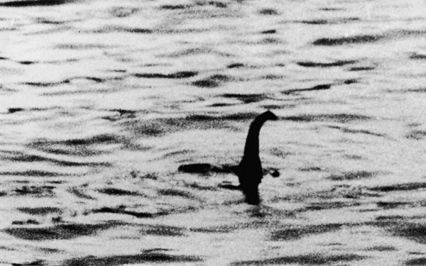 Selon une célèbre légende, dans quel lac un monstre vivrait-il ?