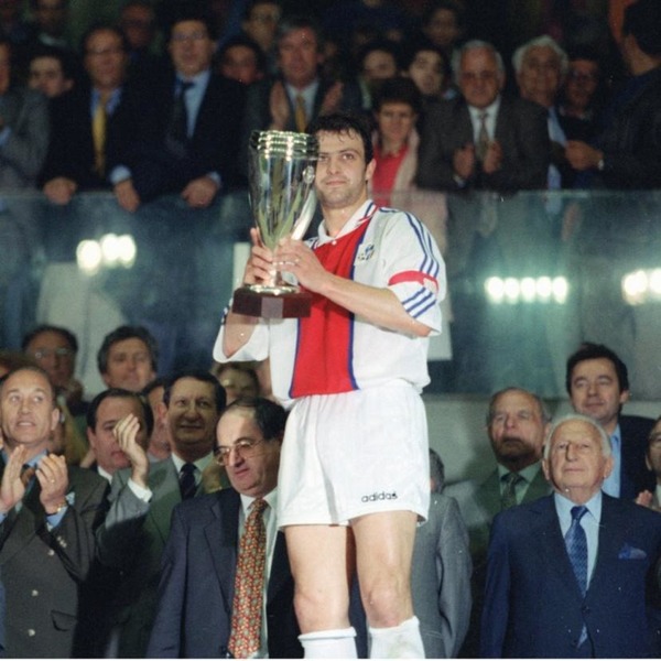 En 1995, le PSG devient le premier vainqueur de cette compétition. Qui les parisiens ont-ils battu lors de finale ?