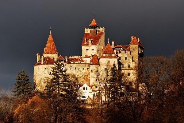Voici le château de Bran, considéré comme celui de Dracula, en Transylvanie mais dans quel pays se trouve t'il ?