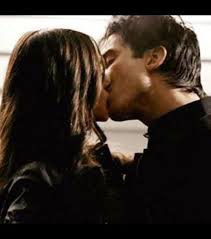 Où était le 1er bisou de Elena & Damon ?