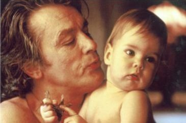 Quel est le prénom de sa fille née en 1990 ?
