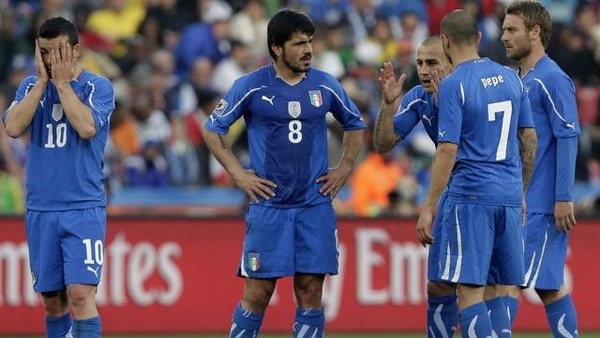 Lors du Mondial 2010, à quelle place les italiens terminent-ils dans leur groupe de poules ?
