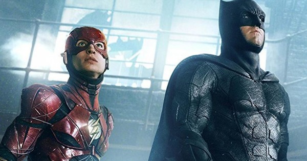 Quel objet de Batman, Flash va-t-il garder en souvenir ?